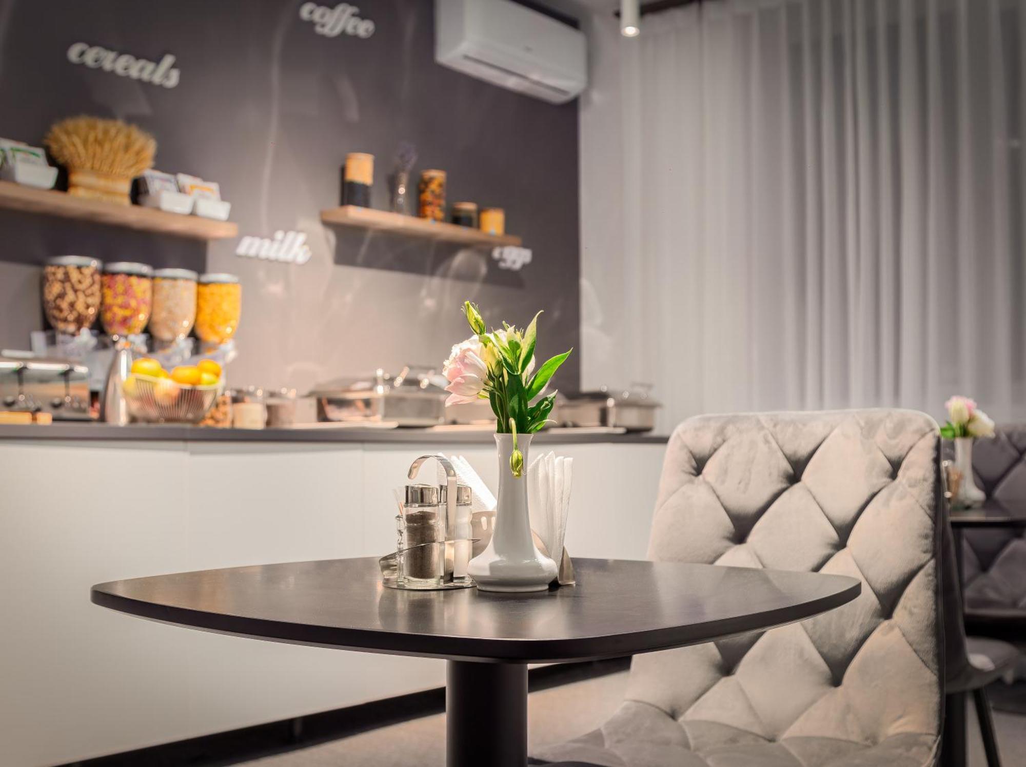 Ta Collection Hotel Кишинев Екстериор снимка